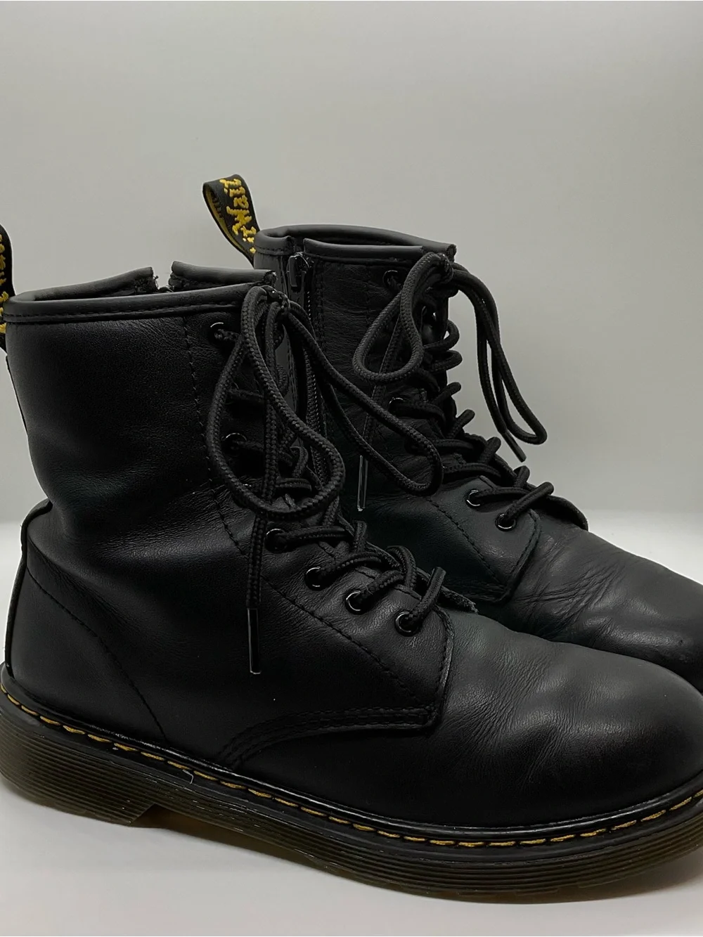 DR. MARTENS YOUTH 1460 SOFTY T LEATHER LACE UP BOOTS (8-hole) size 6
